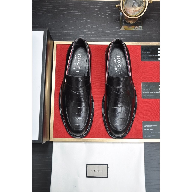 G*u*i leather shoes